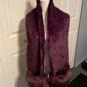Furry dark purple scarf with pockets